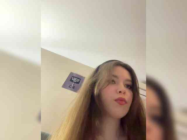 YourLadyyy webcam