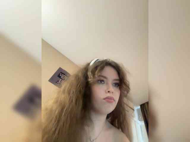 YourLadyyy webcam