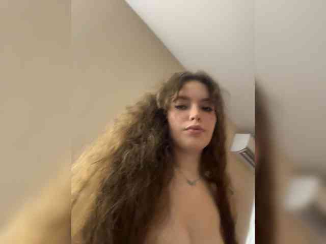 YourLadyyy webcam