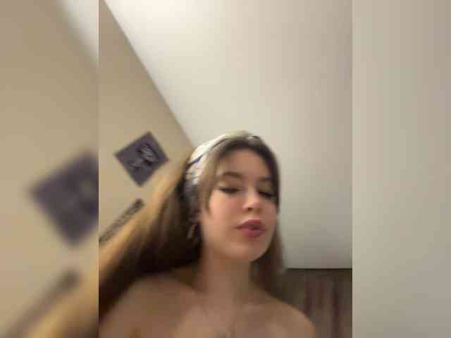 YourLadyyy webcam