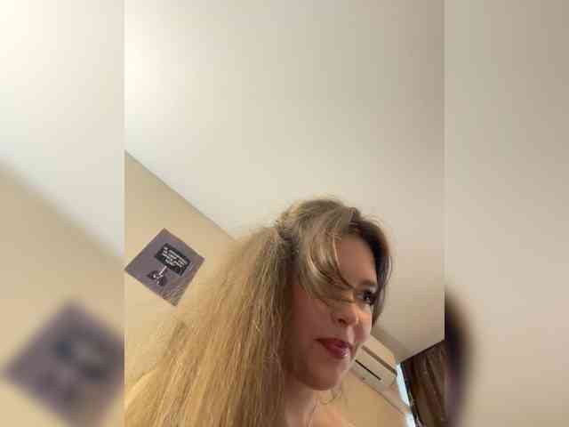 YourLadyyy webcam