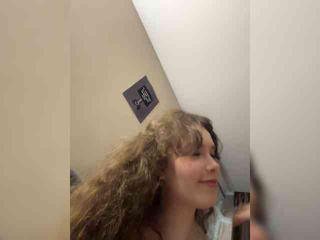 YourLadyyy webcam