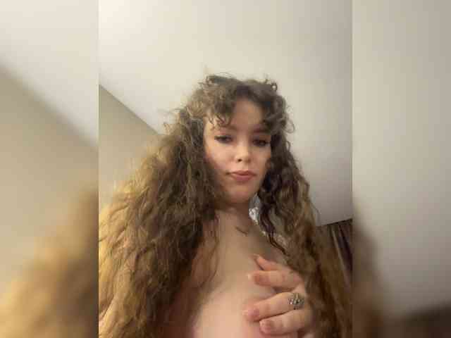 YourLadyyy webcam