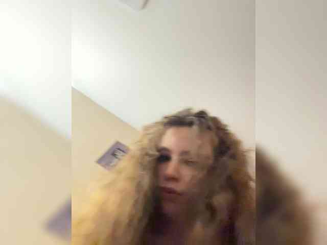 YourLadyyy webcam