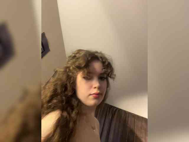 YourLadyyy webcam