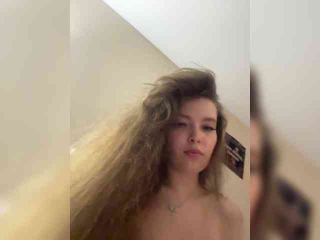YourLadyyy webcam
