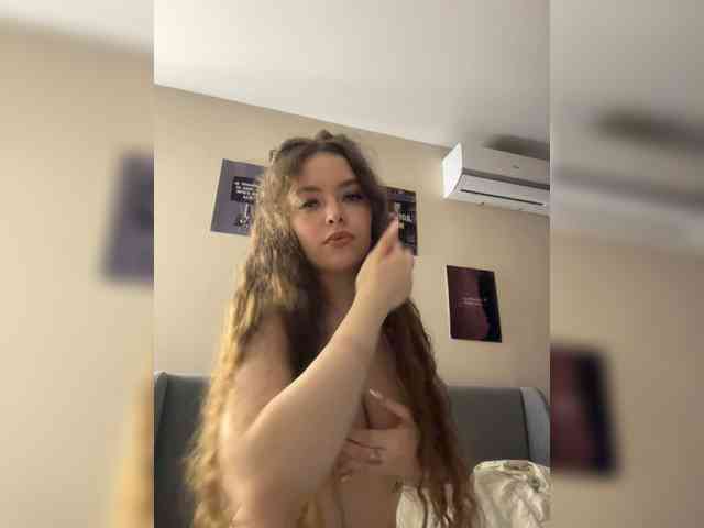 YourLadyyy webcam