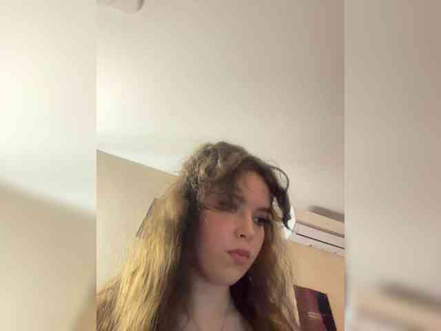 YourLadyyy webcam