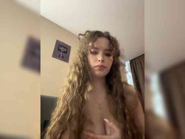 YourLadyyy webcam