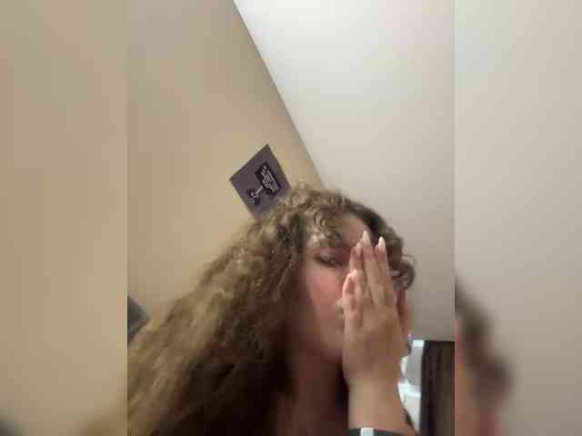 YourLadyyy webcam
