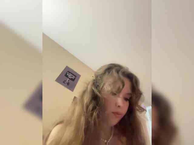 YourLadyyy webcam