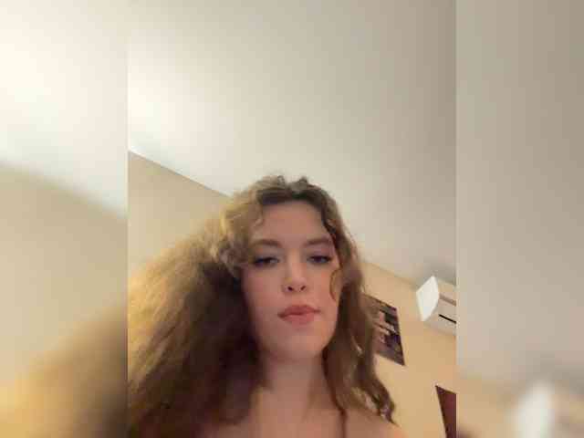 YourLadyyy webcam