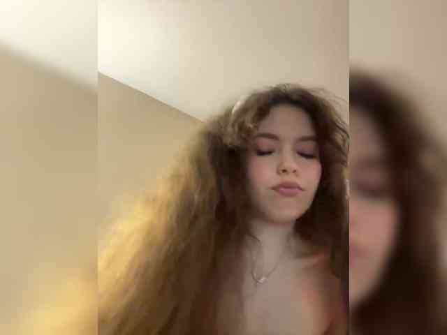 YourLadyyy webcam