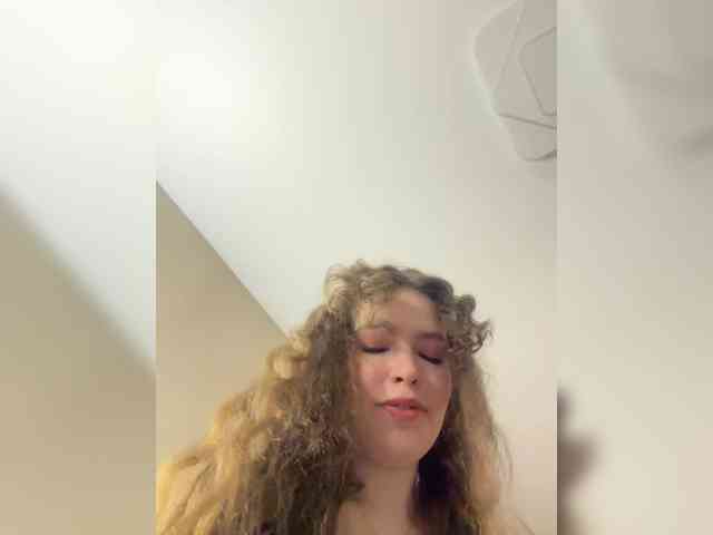 YourLadyyy webcam