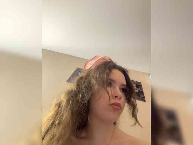 YourLadyyy webcam
