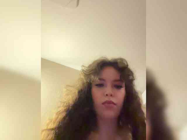 YourLadyyy webcam