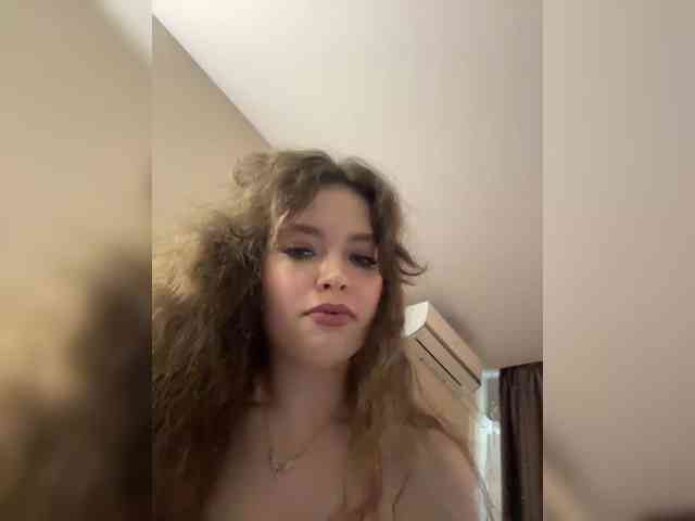 YourLadyyy webcam
