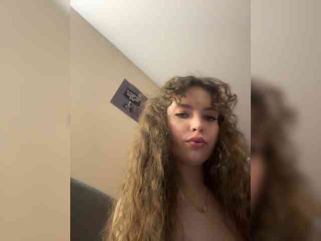 YourLadyyy webcam
