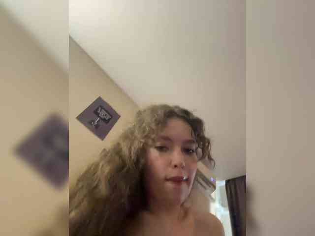 YourLadyyy webcam