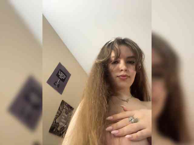 YourLadyyy webcam