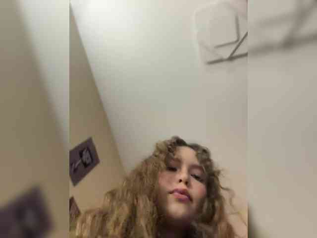 YourLadyyy webcam