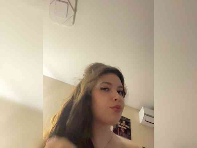 LadyEmily live female cam on bongacams