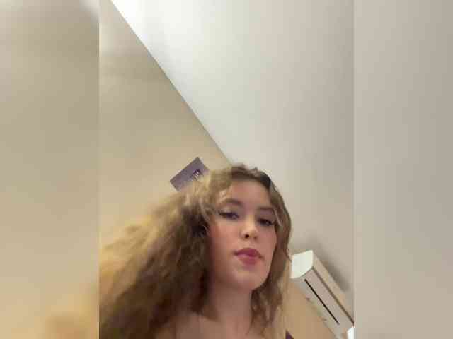 YourLadyyy webcam