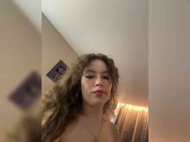 YourLadyyy webcam
