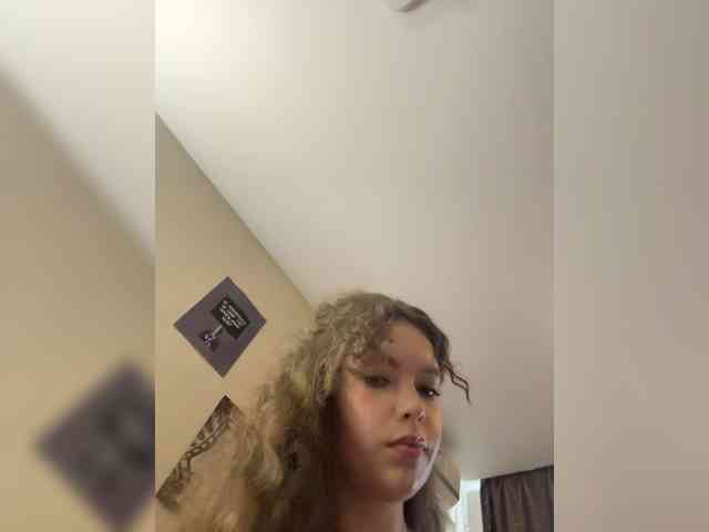 YourLadyyy webcam