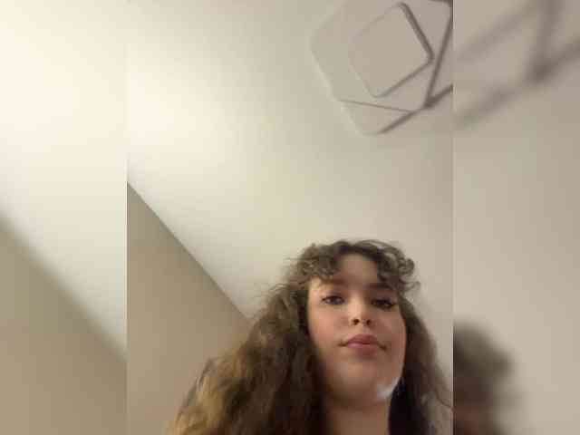 YourLadyyy webcam