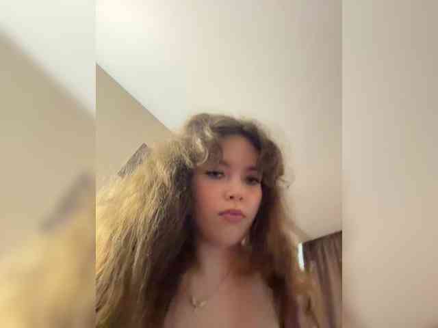 YourLadyyy webcam