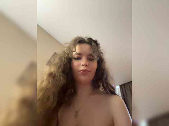 YourLadyyy webcam
