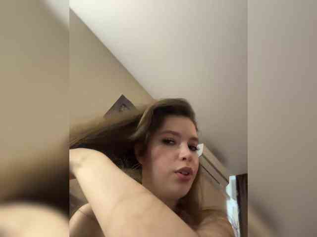 YourLadyyy webcam