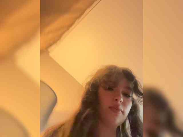 YourLadyyy webcam