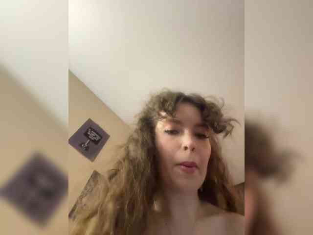 YourLadyyy webcam