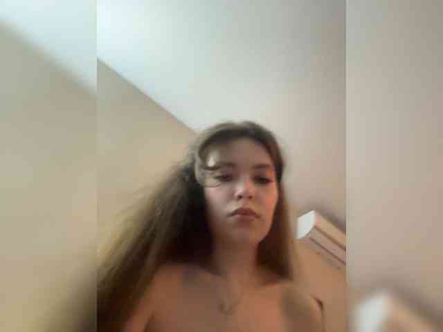 YourLadyyy webcam