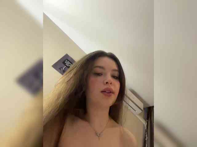 YourLadyyy webcam