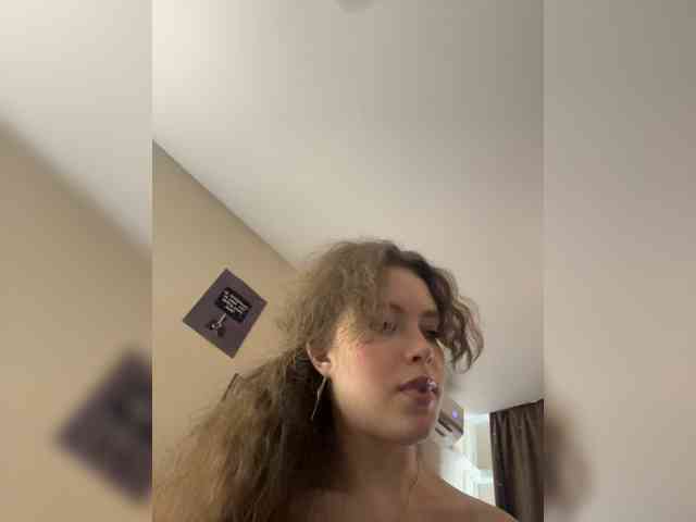 YourLadyyy webcam