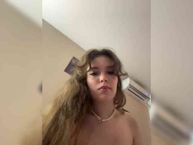 YourLadyyy webcam
