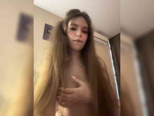 YourLadyyy webcam