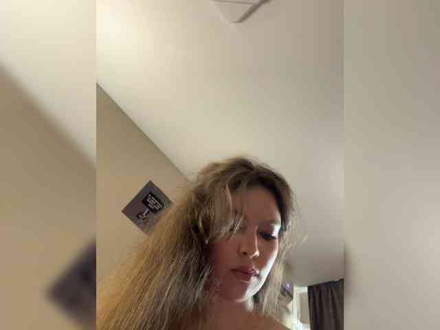 YourLadyyy webcam
