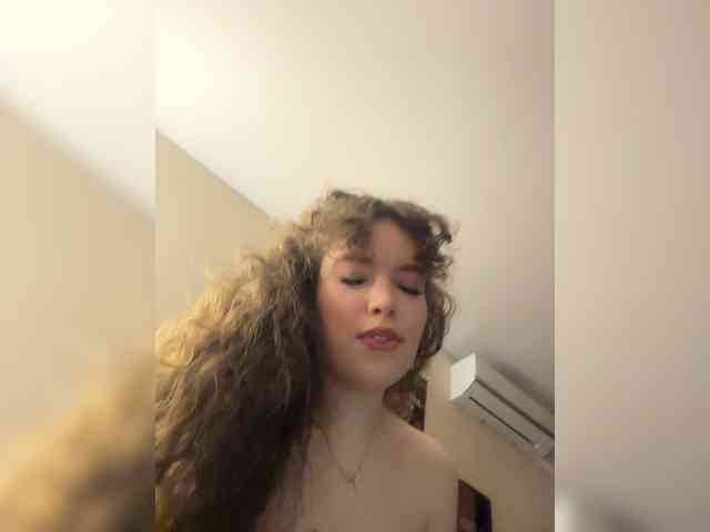 YourLadyyy webcam