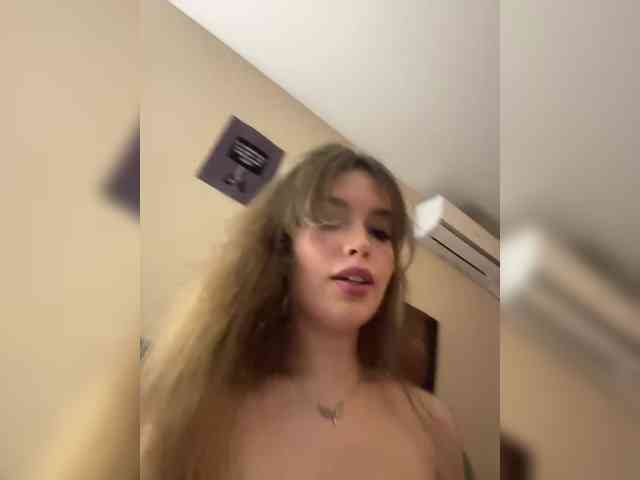 YourLadyyy webcam