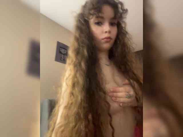 YourLadyyy webcam