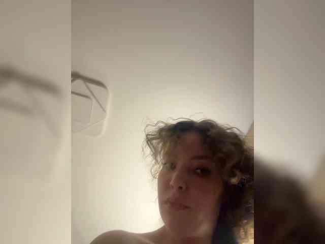 YourLadyyy webcam