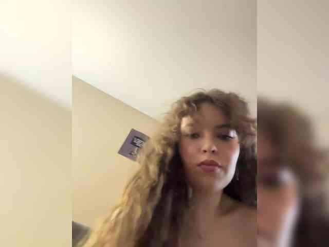 YourLadyyy webcam