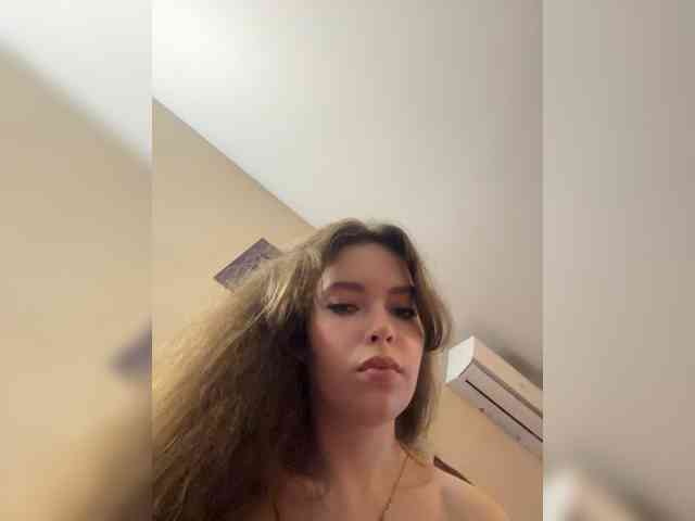 YourLadyyy webcam