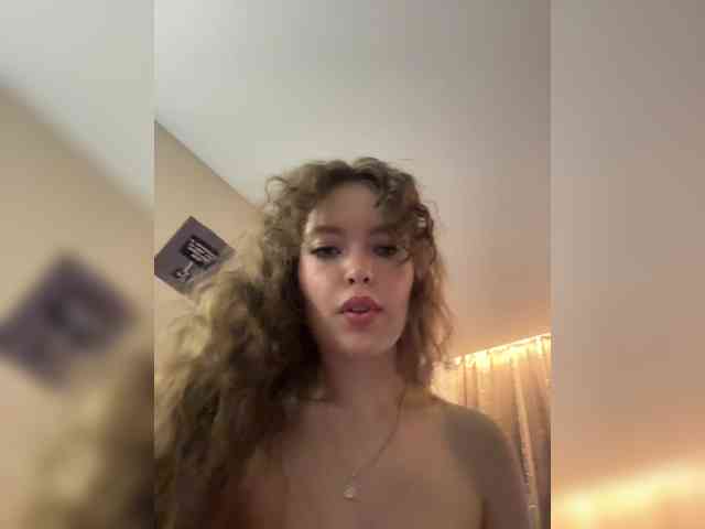 YourLadyyy webcam
