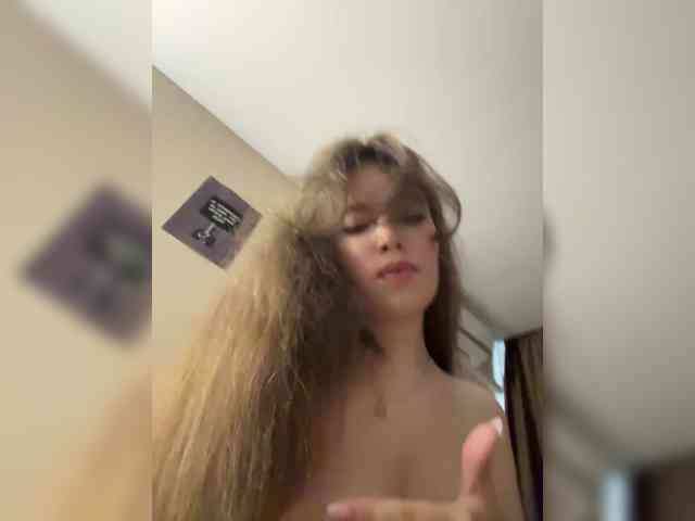 YourLadyyy webcam