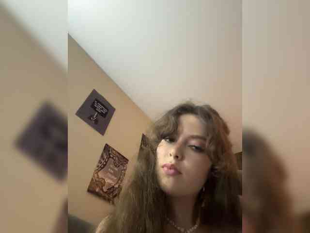 YourLadyyy webcam